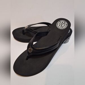 Donna Karan DKNY Size 9 M Black Wedge Flip Flops